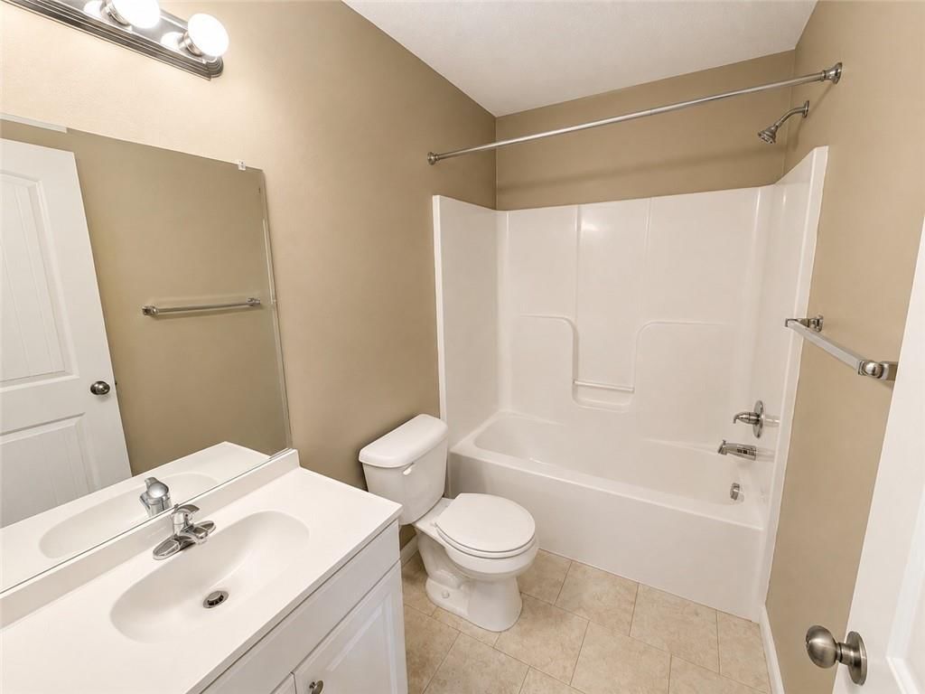 610 B W Market Street — photo 8