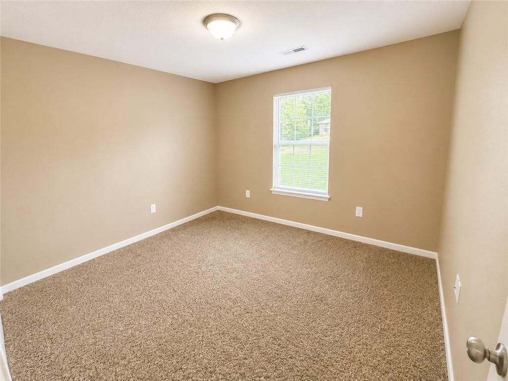 610 B W Market Street — photo 9
