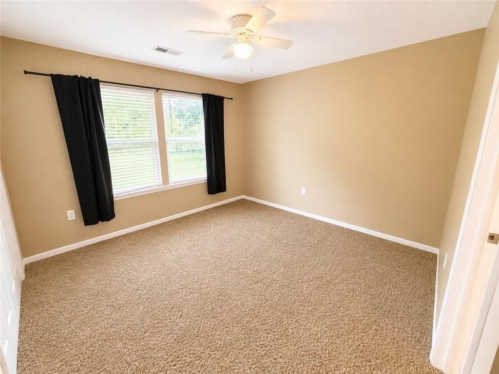610 B W Market Street — photo 10