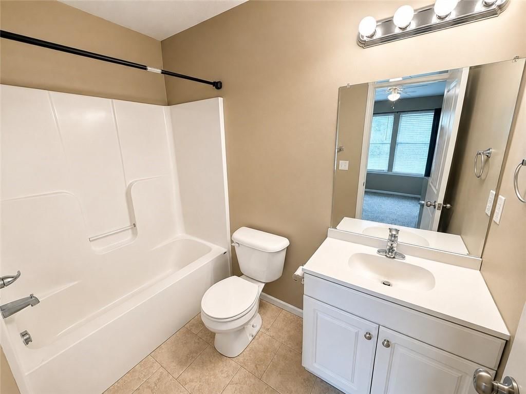 610 B W Market Street — photo 13