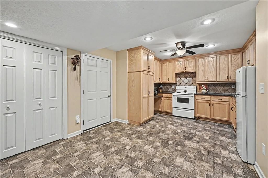 508 NE Hans Drive — photo 31