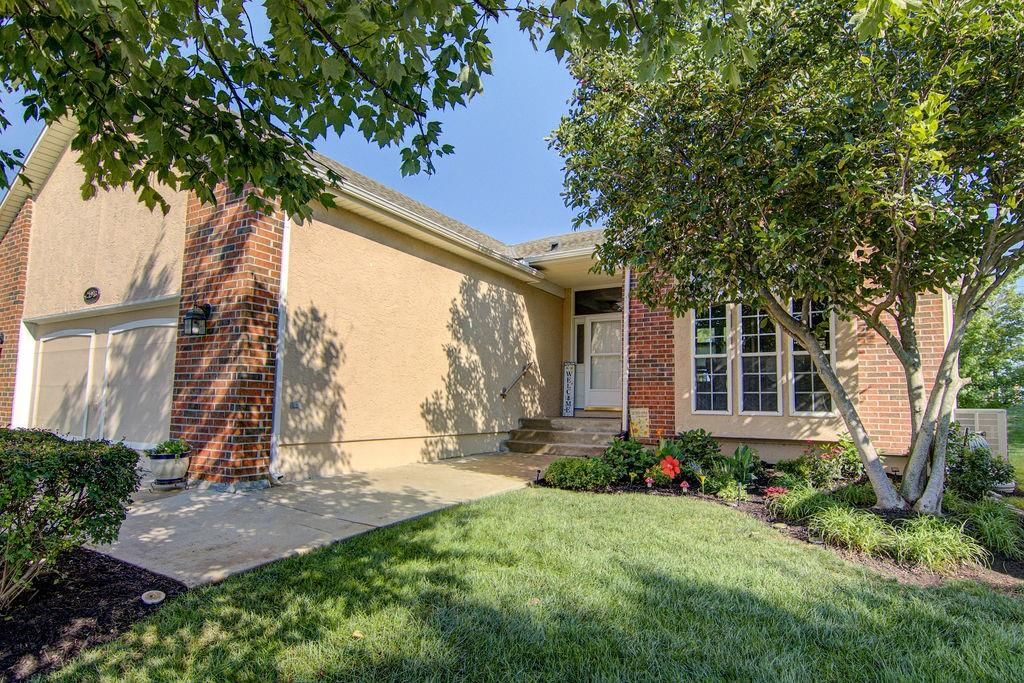 21946 W 119th Terrace, Olathe, KS: listing photo 2