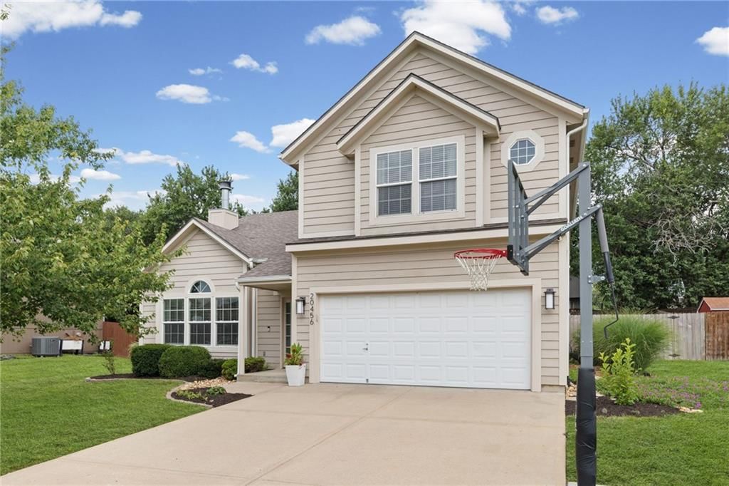 20456 W 220th Terrace, Spring Hill, KS: listing photo 3