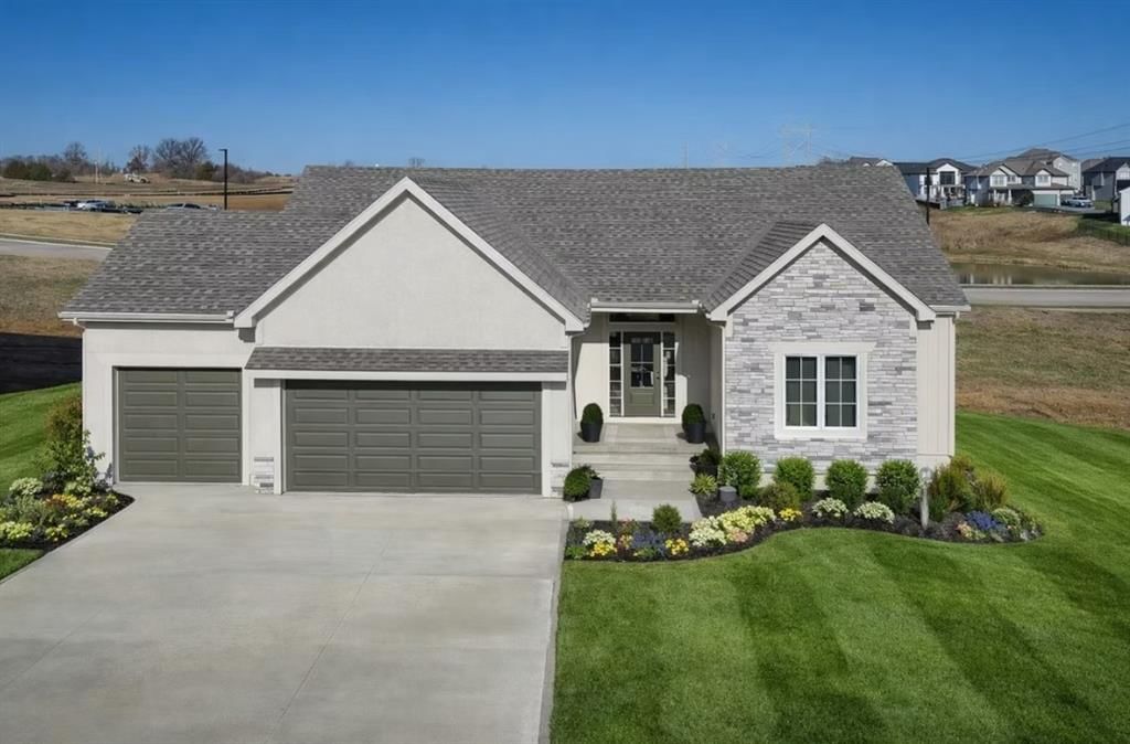 2342 W Elm Terrace — photo 1