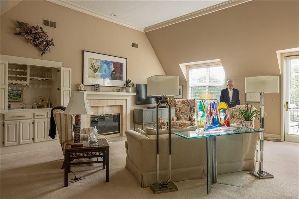 Photo 4 of 48 - 9100 Lamar Avenue #207, Overland Park, KS 66207
