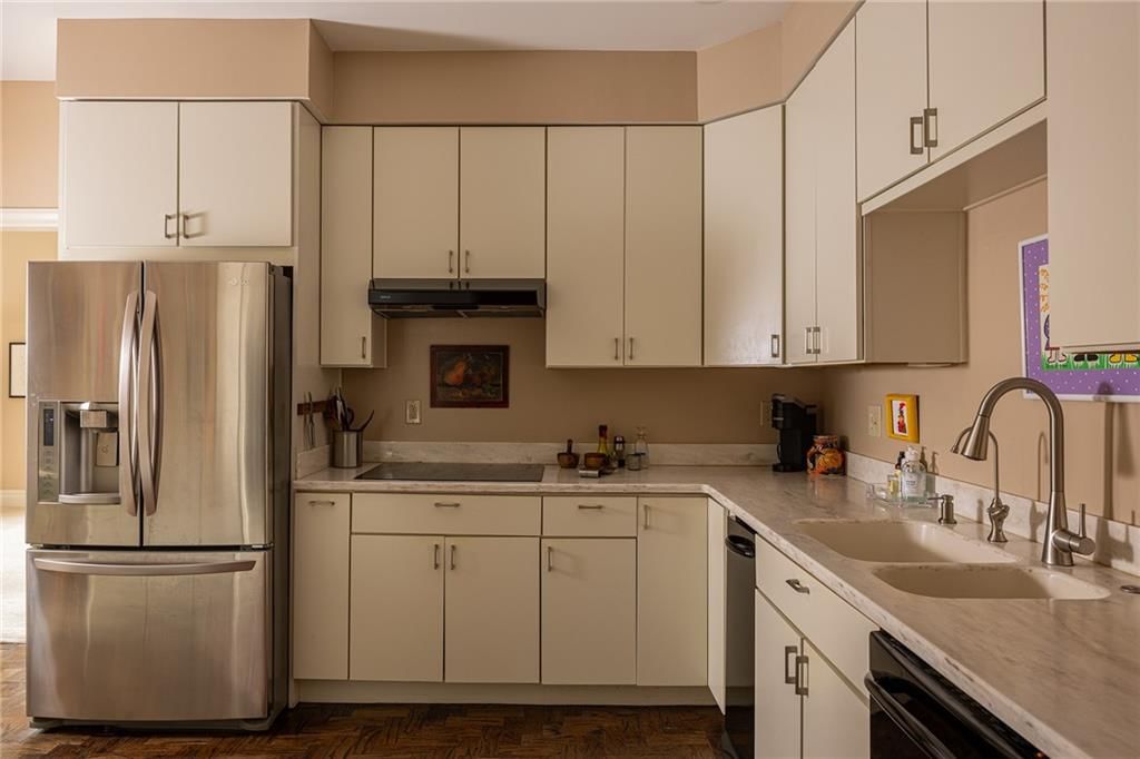 Photo 9 of 48 - 9100 Lamar Avenue #207, Overland Park, KS 66207