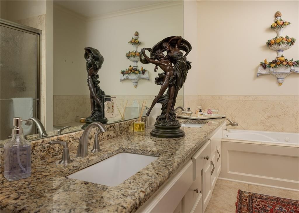 Photo 13 of 48 - 9100 Lamar Avenue #207, Overland Park, KS 66207