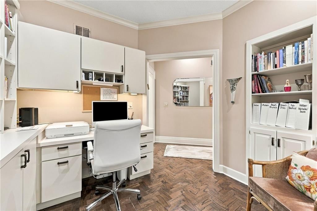 Photo 28 of 48 - 9100 Lamar Avenue #207, Overland Park, KS 66207