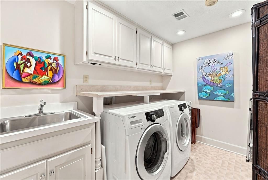 Photo 29 of 48 - 9100 Lamar Avenue #207, Overland Park, KS 66207