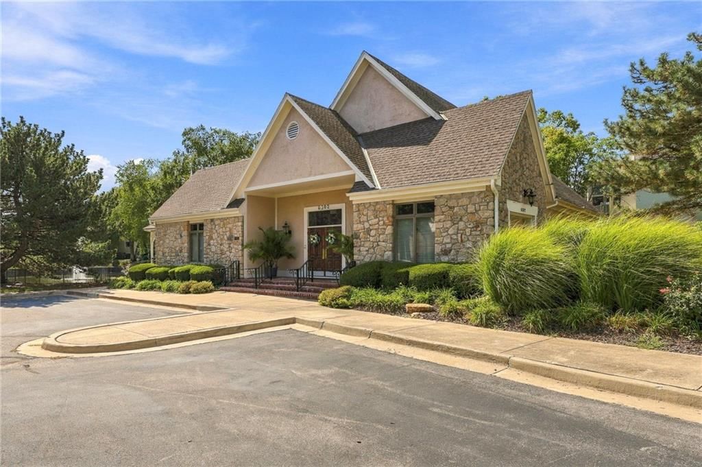 Photo 36 of 48 - 9100 Lamar Avenue #207, Overland Park, KS 66207