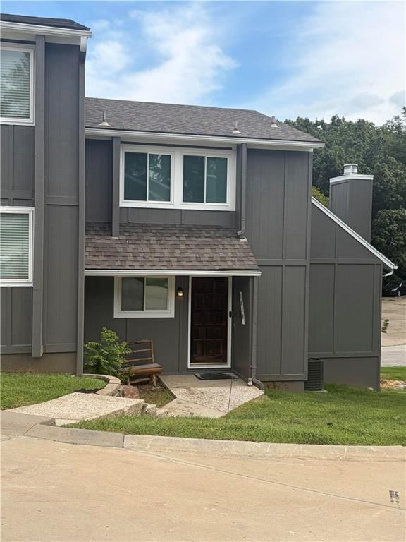 1028 NW 70th Court, Kansas City, MO