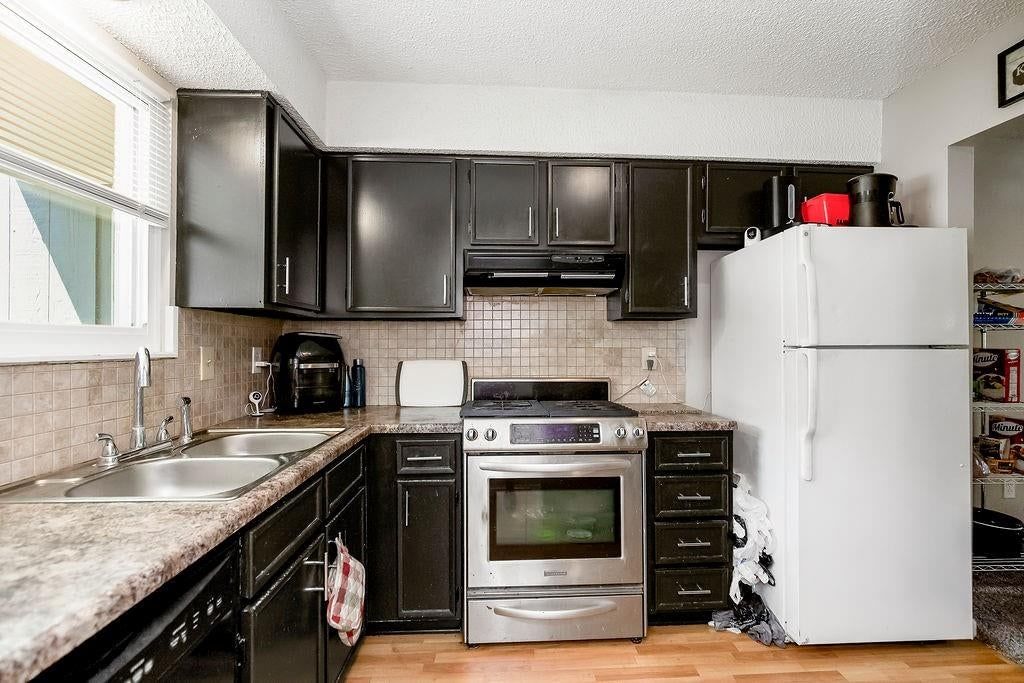 Photo 8 of 30 - 1028 NW 70th Court, Kansas City, MO 64118