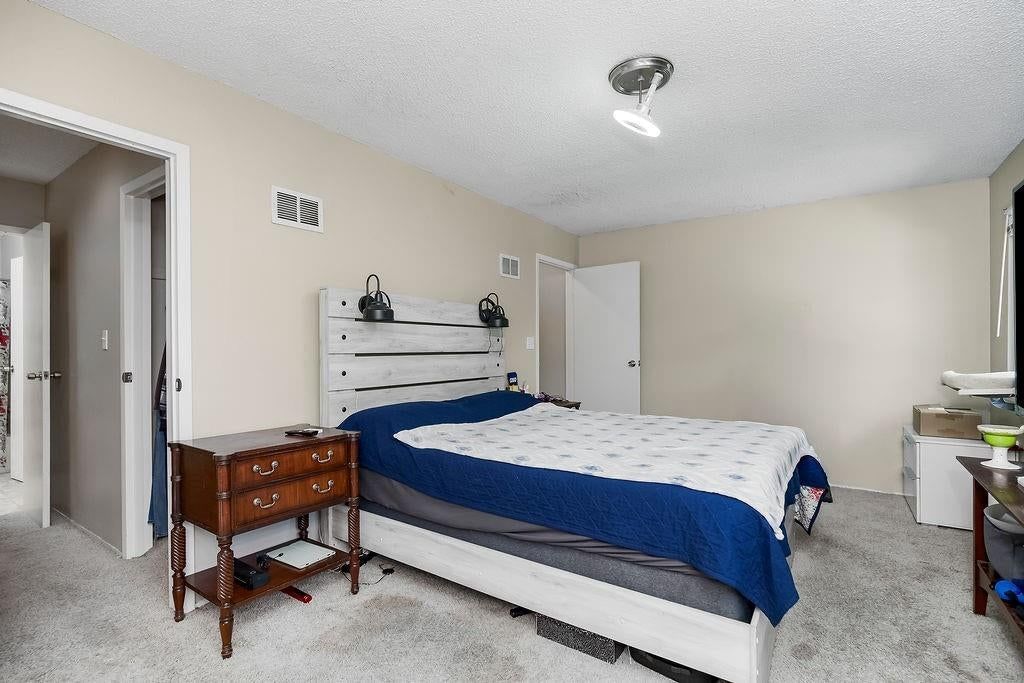 Photo 17 of 30 - 1028 NW 70th Court, Kansas City, MO 64118