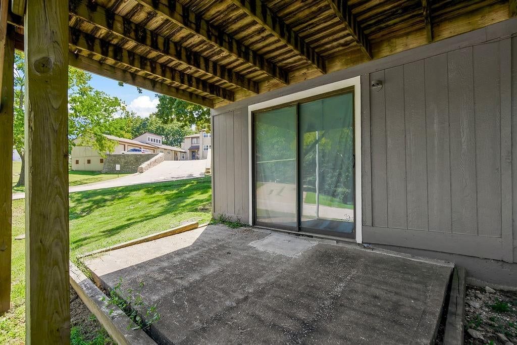 Fenced yard at 1028 NW 70th Court, Kansas City, MO 64118