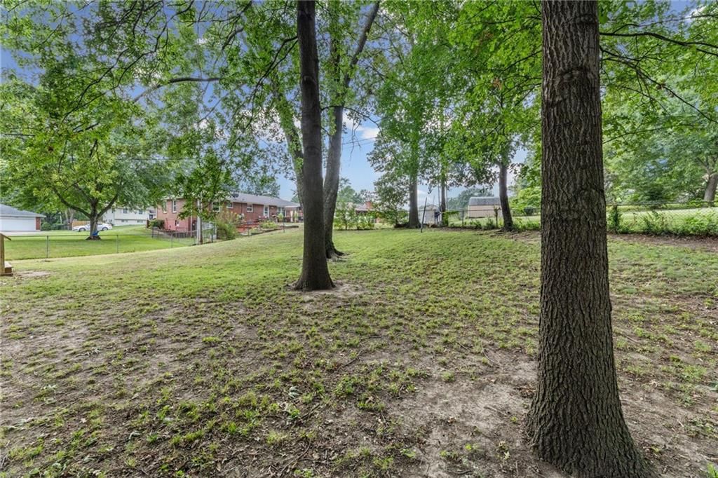 7302 N Woodland Avenue — photo 40