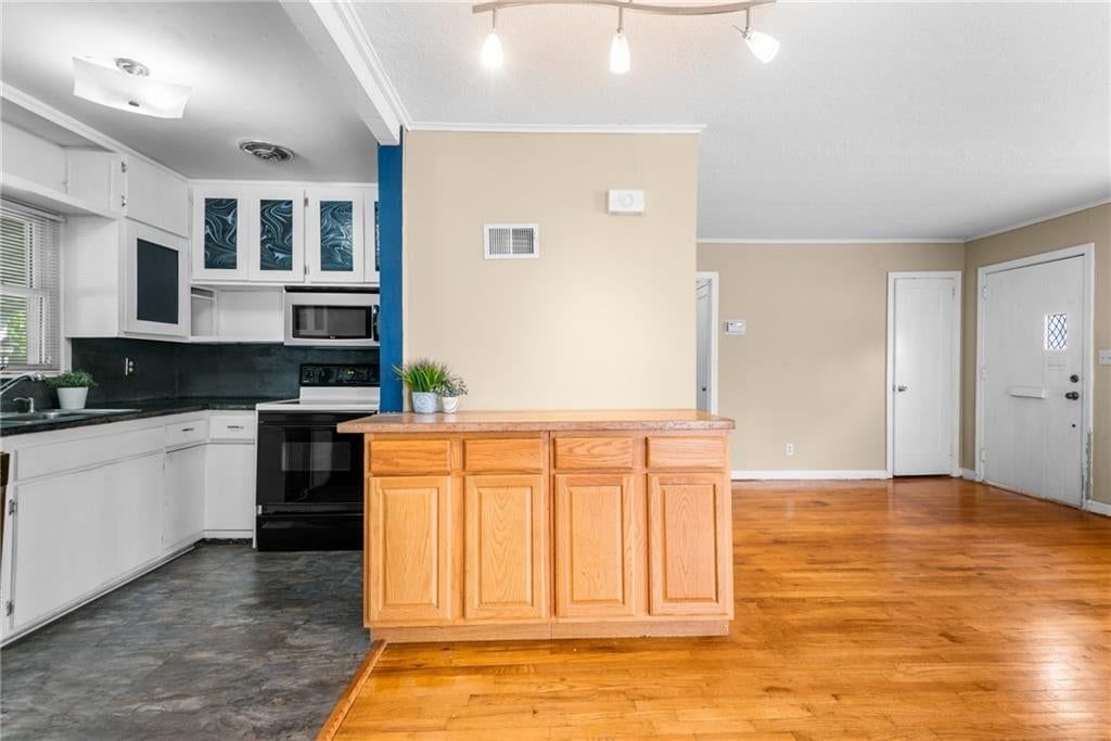Photo 6 of 22 - 1444 E 24th Avenue, North Kansas City, MO 64116