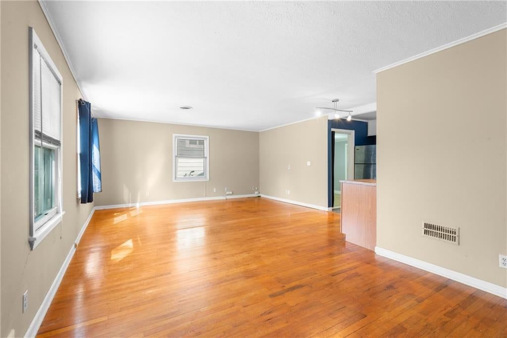 Photo 5 of 22 - 1444 E 24th Avenue, North Kansas City, MO 64116