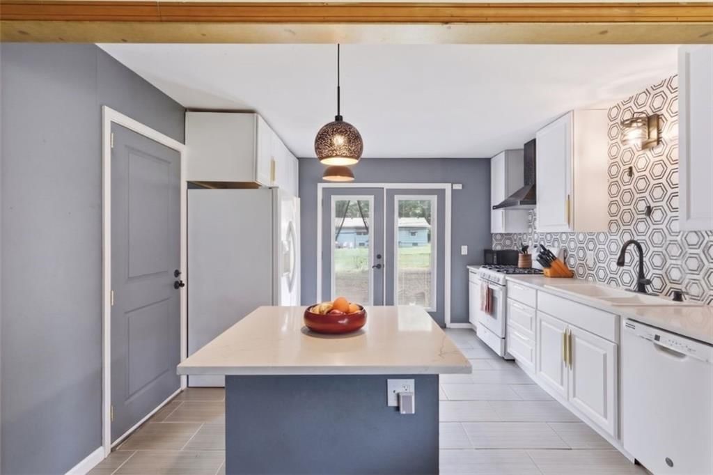 8725 Larsen Street — photo 9