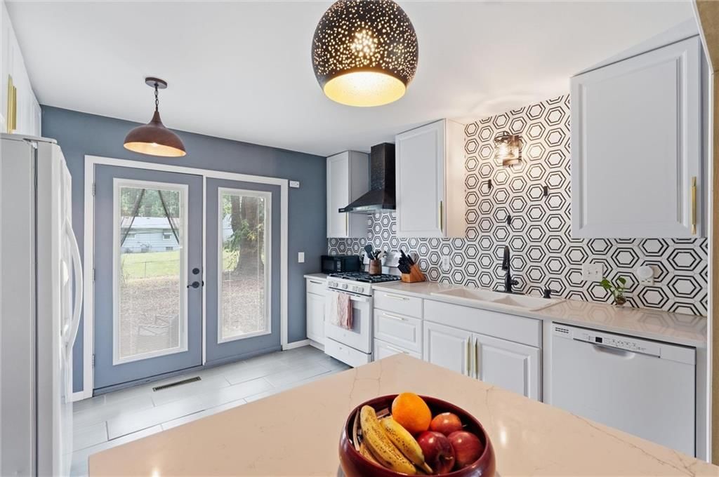 8725 Larsen Street — photo 10