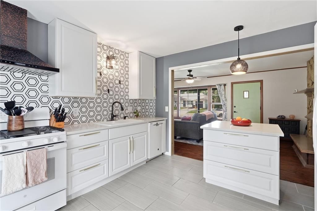 8725 Larsen Street — photo 13