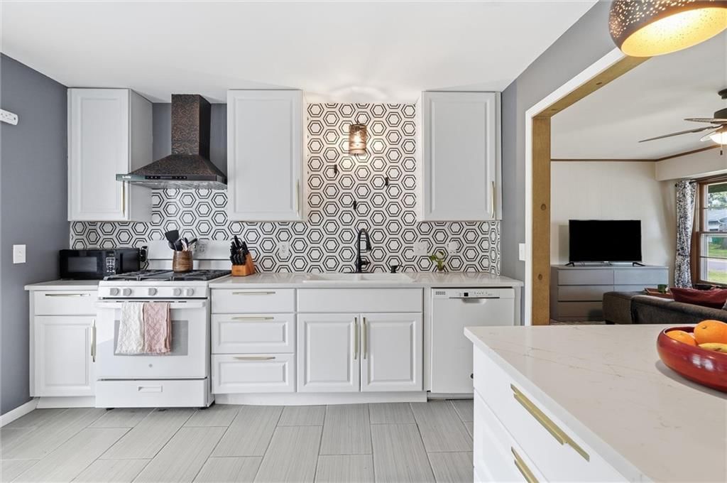 8725 Larsen Street — photo 14