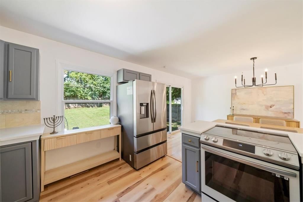 Stainless steel appliances at 8506 E 91st Street, Kansas City, MO 64138