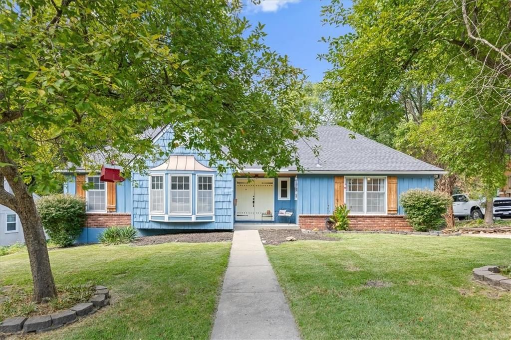 1308 E 97 Terrace, Kansas City, MO: listing photo 2