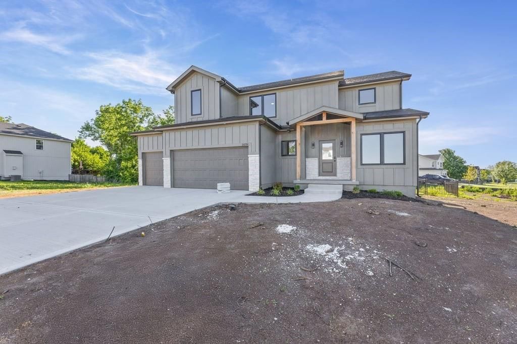16561 W 165th Place, Olathe, KS: listing photo 2