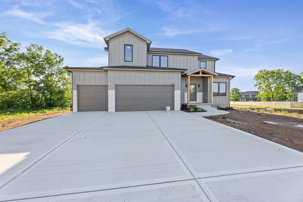 16561 W 165th Place, Olathe, KS: listing photo 3