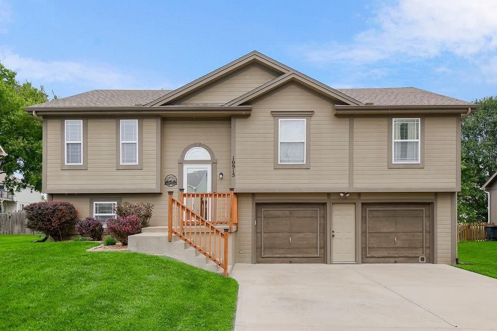 10915 N Skiles Court — photo 1