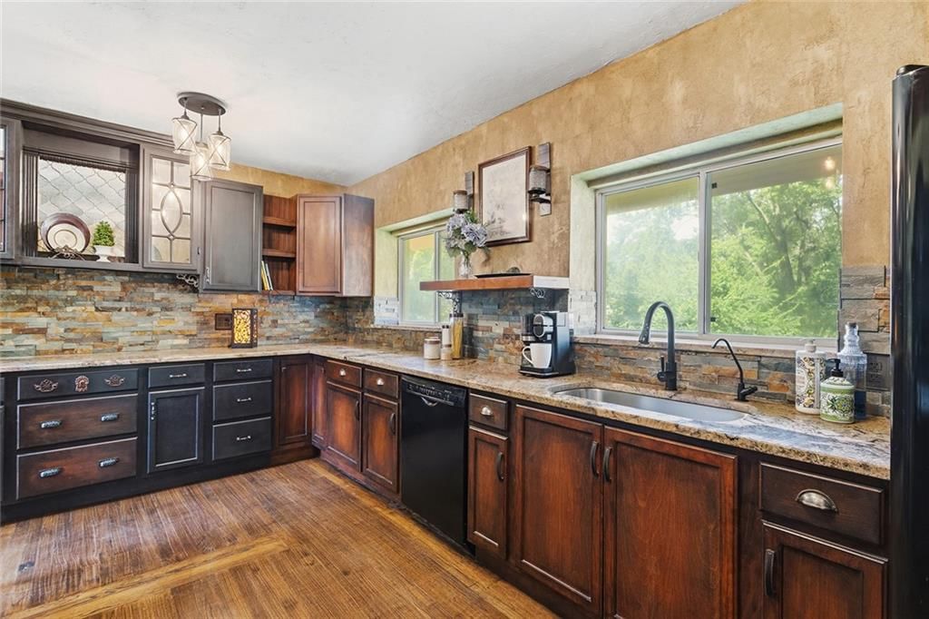Photo 16 of 45 - 5812 Elm Avenue, Kansas City, MO 64133