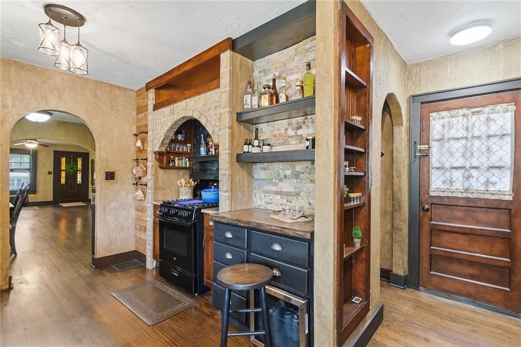 Photo 18 of 45 - 5812 Elm Avenue, Kansas City, MO 64133