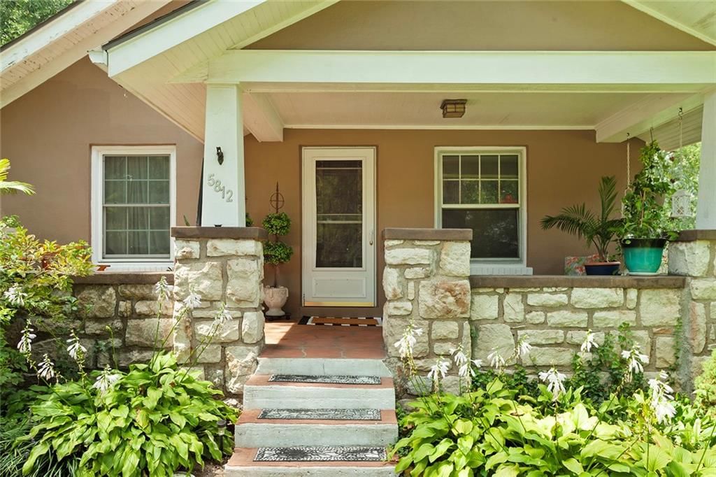 Photo 4 of 45 - 5812 Elm Avenue, Kansas City, MO 64133