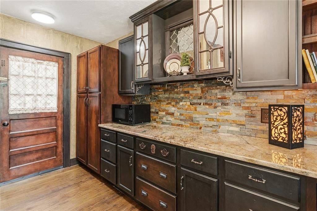 Photo 17 of 45 - 5812 Elm Avenue, Kansas City, MO 64133