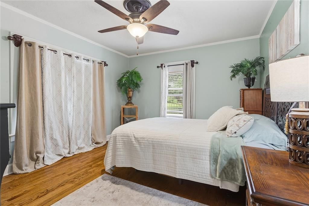 Photo 19 of 45 - 5812 Elm Avenue, Kansas City, MO 64133