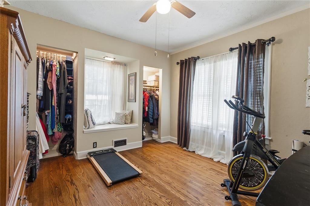 Photo 21 of 45 - 5812 Elm Avenue, Kansas City, MO 64133