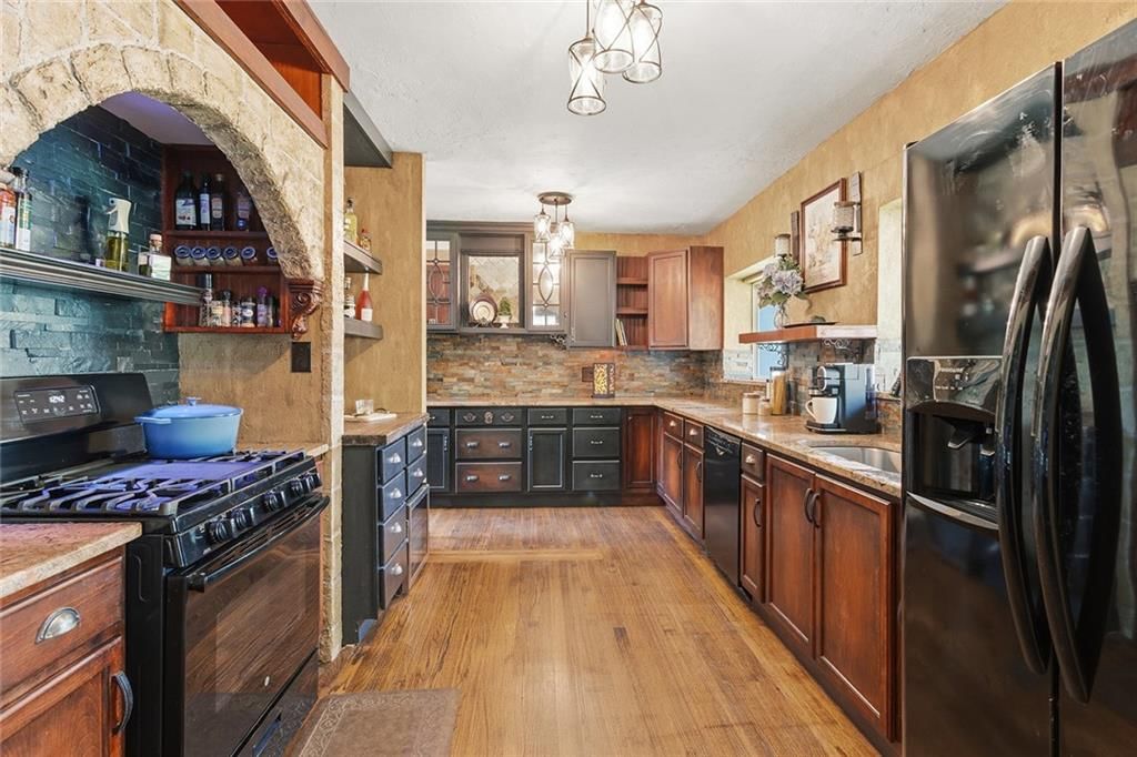 Photo 15 of 45 - 5812 Elm Avenue, Kansas City, MO 64133