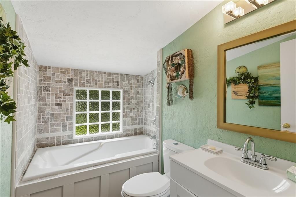 Photo 30 of 45 - 5812 Elm Avenue, Kansas City, MO 64133