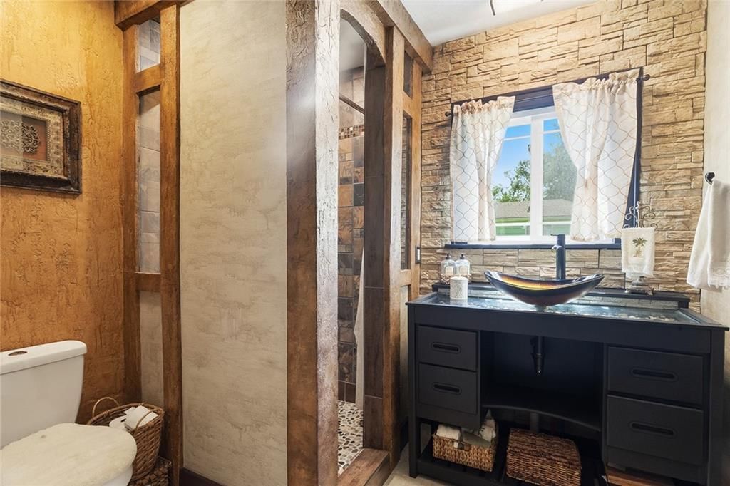 Photo 23 of 45 - 5812 Elm Avenue, Kansas City, MO 64133