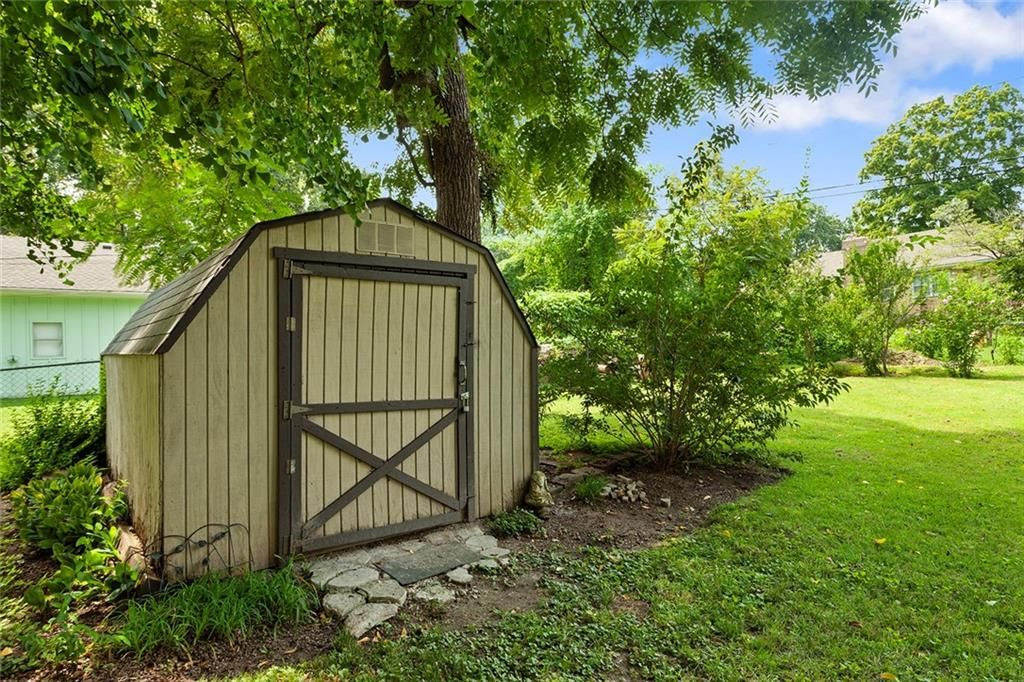 Photo 41 of 45 - 5812 Elm Avenue, Kansas City, MO 64133