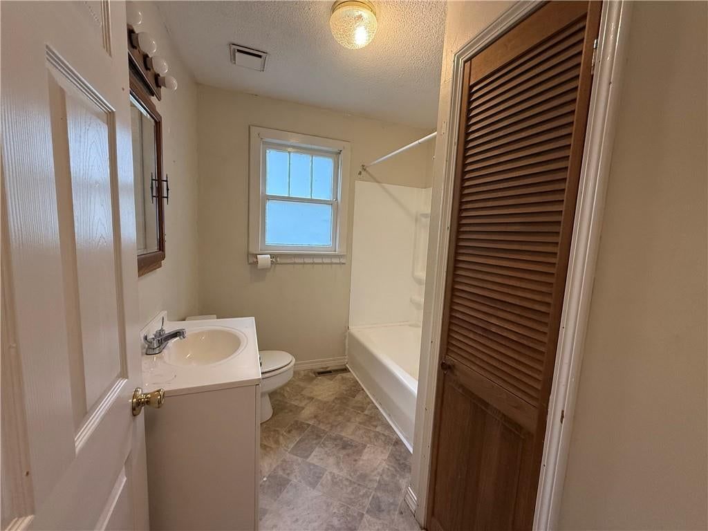 124 W Quincy Street — photo 9