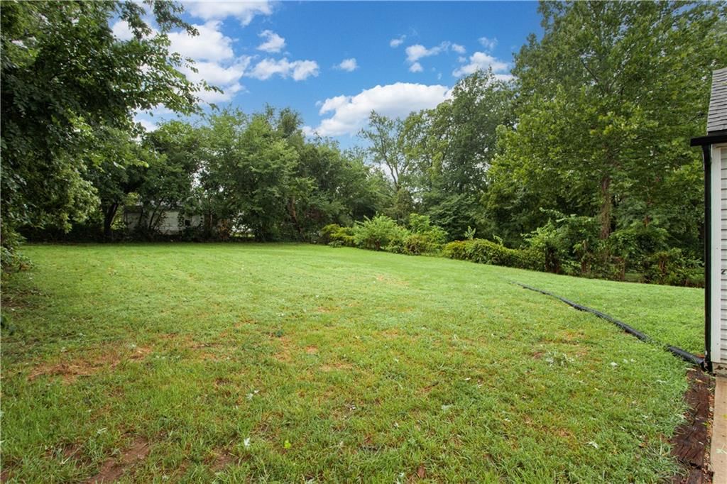 7711 Longwood Avenue — photo 36