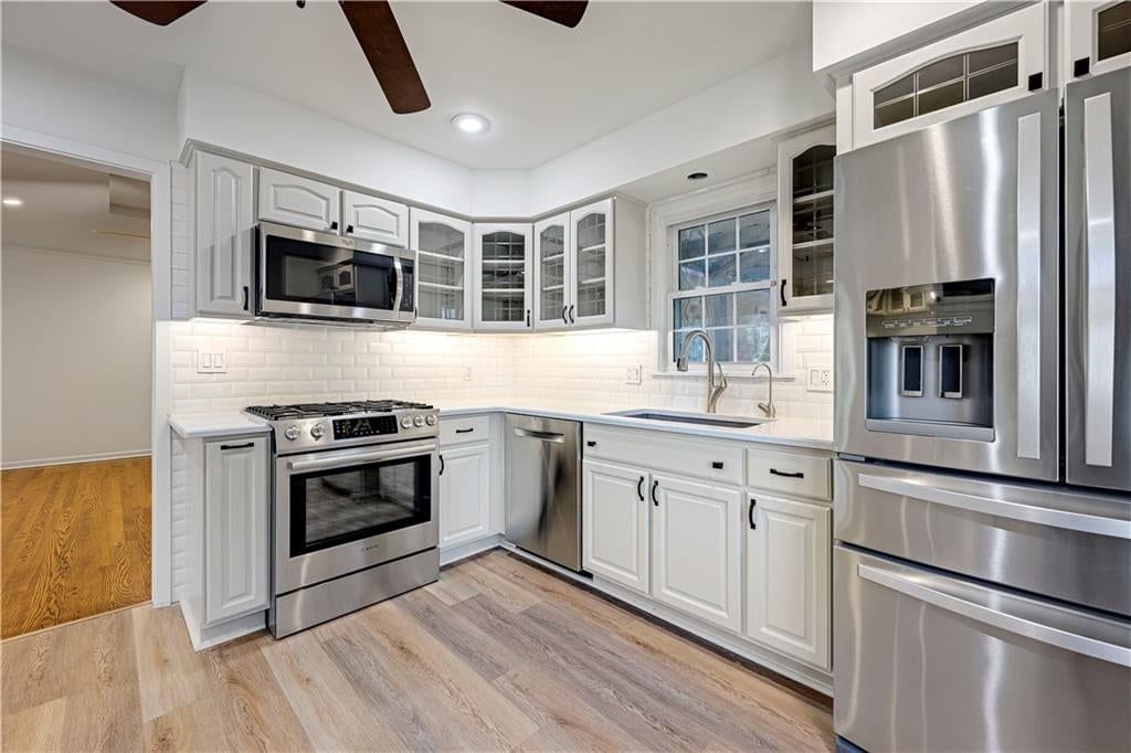 Photo 7 of 38 - 5902 noland Road, Shawnee, KS 66216