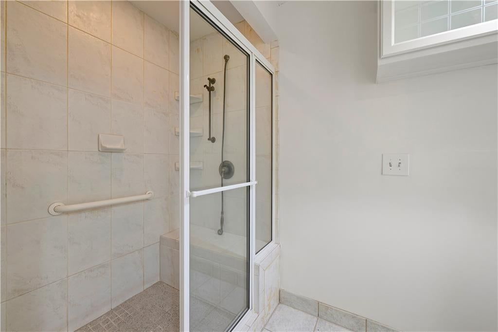 Photo 14 of 38 - 5902 noland Road, Shawnee, KS 66216