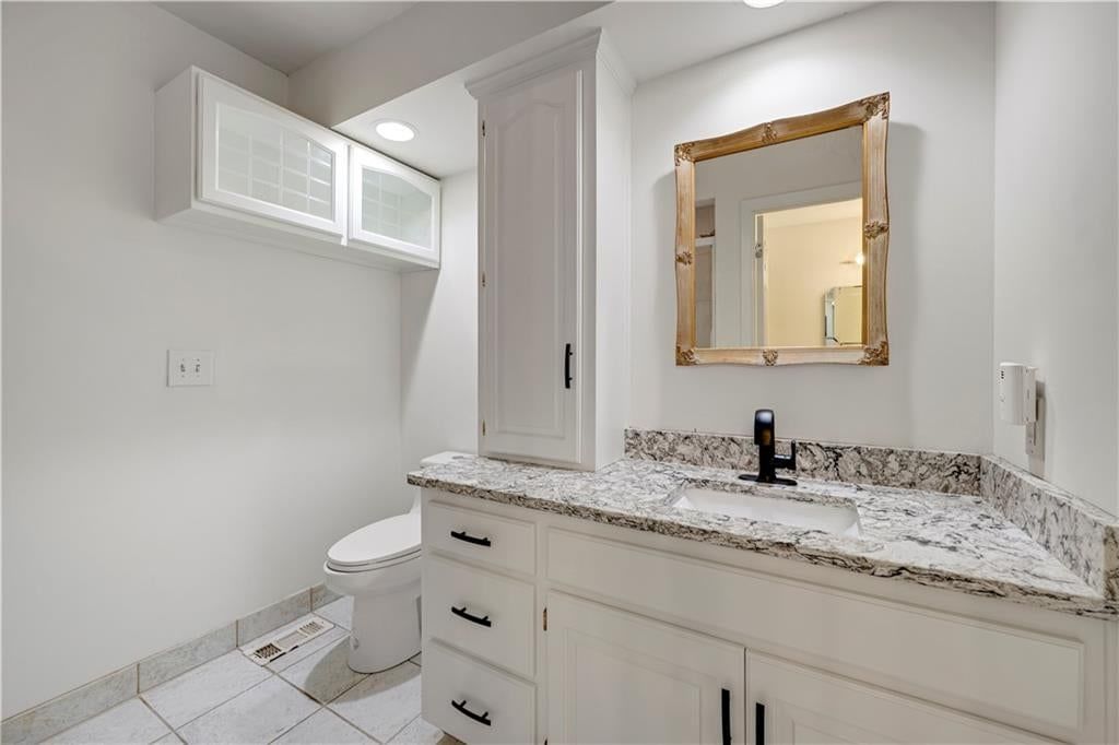 Photo 13 of 38 - 5902 noland Road, Shawnee, KS 66216