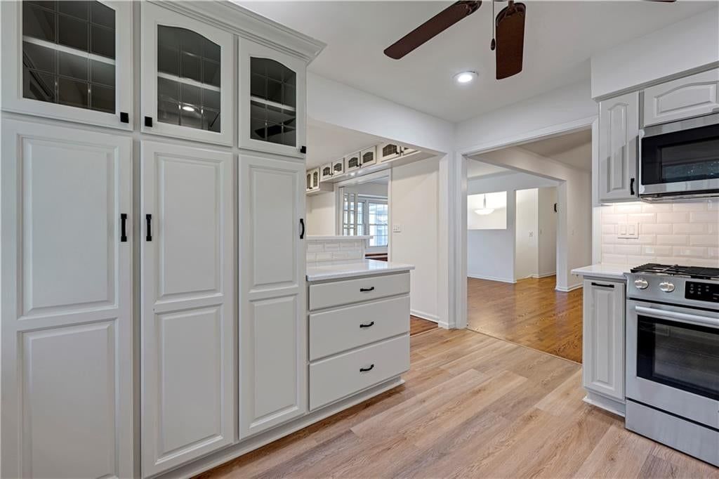Photo 8 of 38 - 5902 noland Road, Shawnee, KS 66216