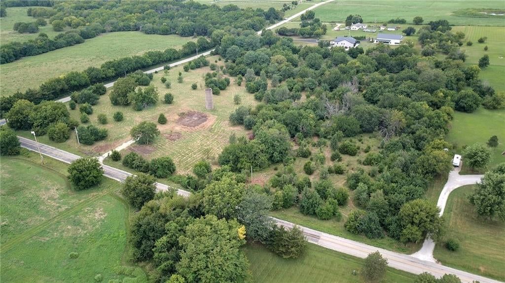 12496 W 271st Street, Louisburg, KS: listing photo 2
