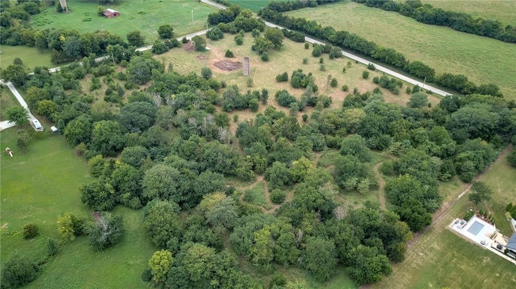 12496 W 271st Street, Louisburg, KS: listing photo 3
