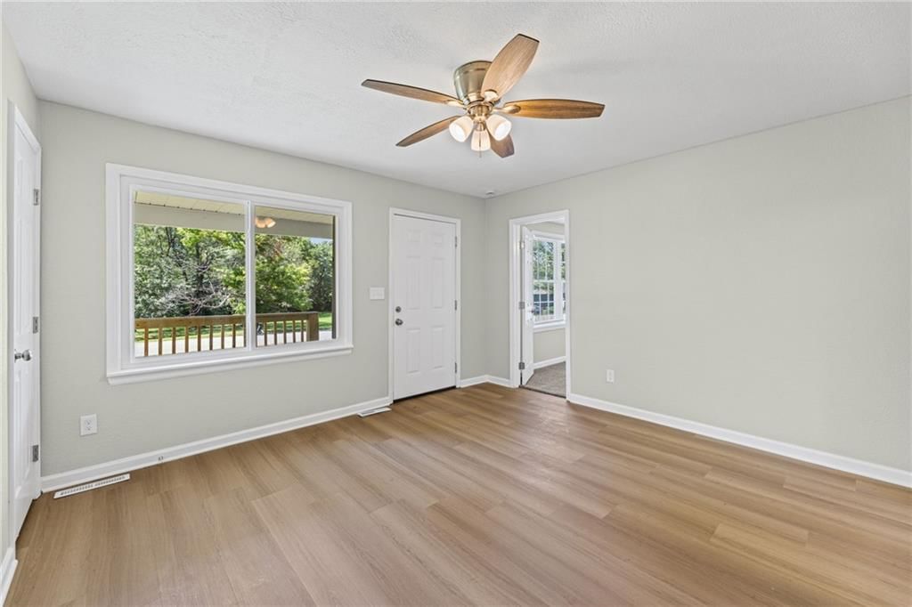 Photo 7 of 29, 16109 Eastern Avenue, Belton, MO 64012
