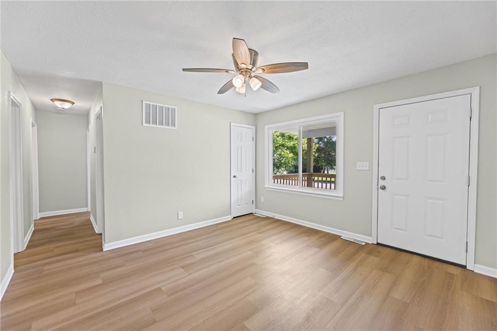 Photo 8 of 29 - 16109 Eastern Avenue, Belton, MO 64012